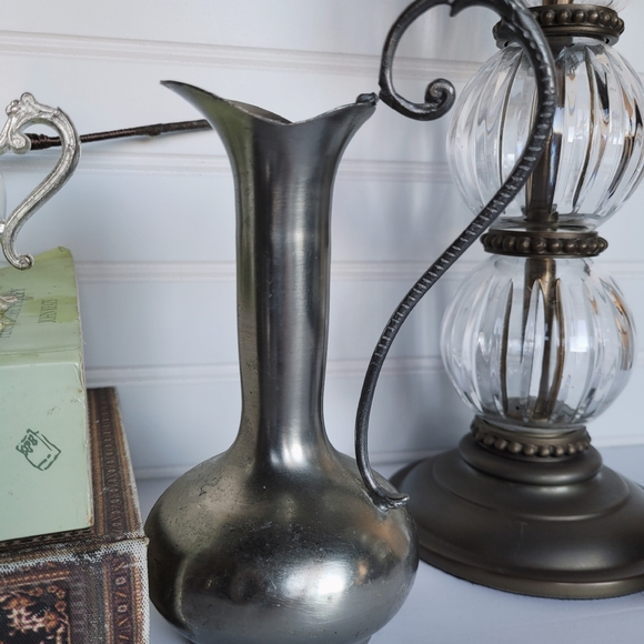 Elegant Silver Tea Set with Leaf Tray - Picture 5 of 6